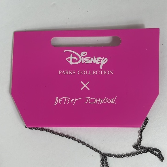 Disney and Betsey Johnson collaboration Queen of mean pendant necklace - Picture 7 of 7